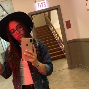 Meet your Posher, Ariel